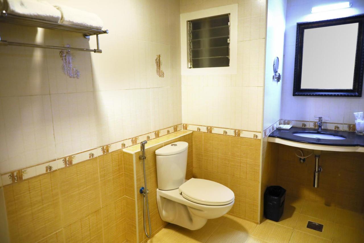 Taz Kamar Family Hotel Chennai Esterno foto