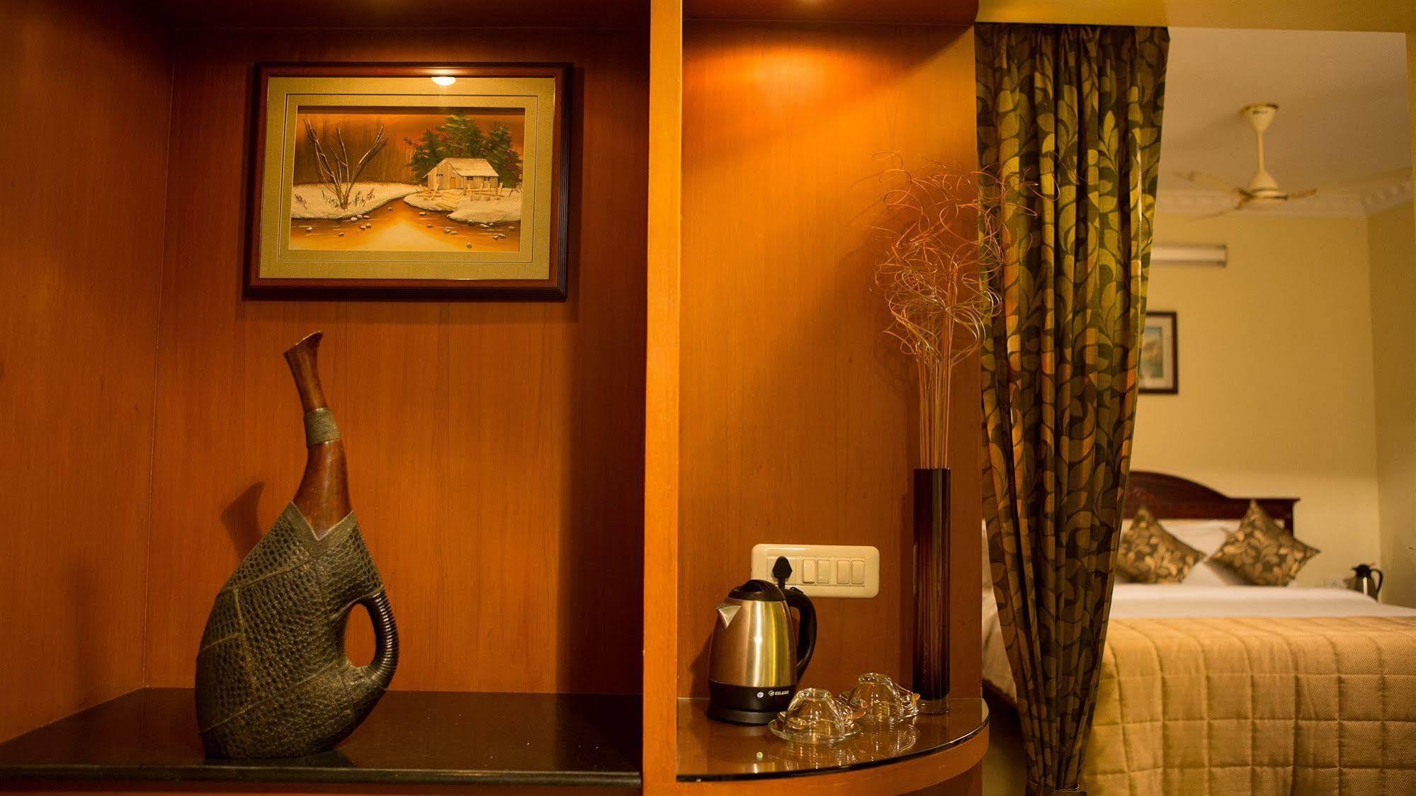 Taz Kamar Family Hotel Chennai Esterno foto