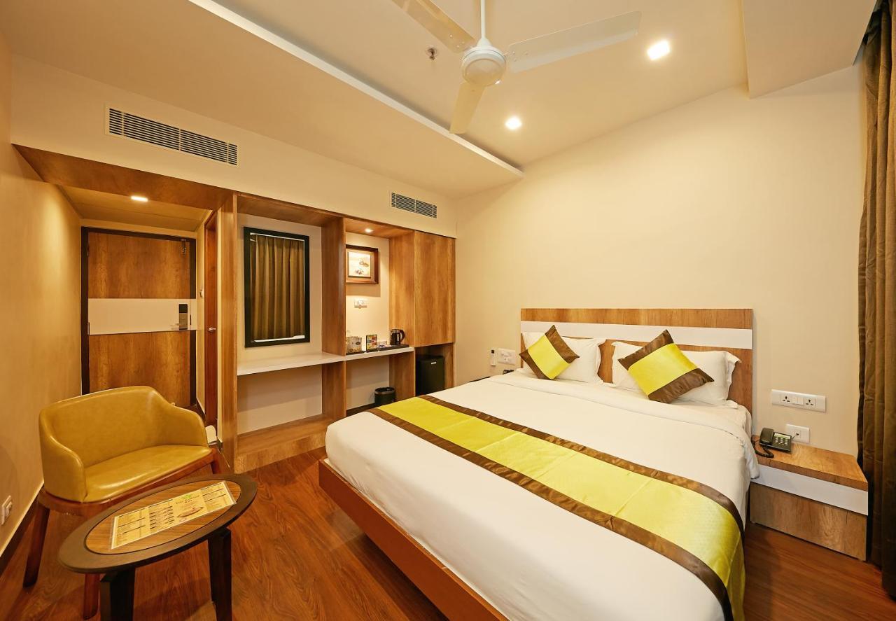 Taz Kamar Family Hotel Chennai Esterno foto