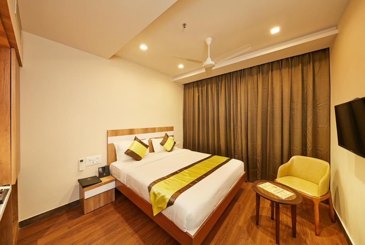 Taz Kamar Family Hotel Chennai Esterno foto